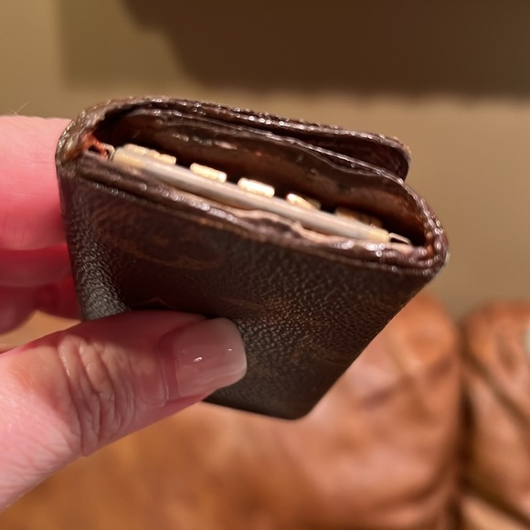 Authentic Louis Vuitton 4 key monogram holder - Picture 6 of 12